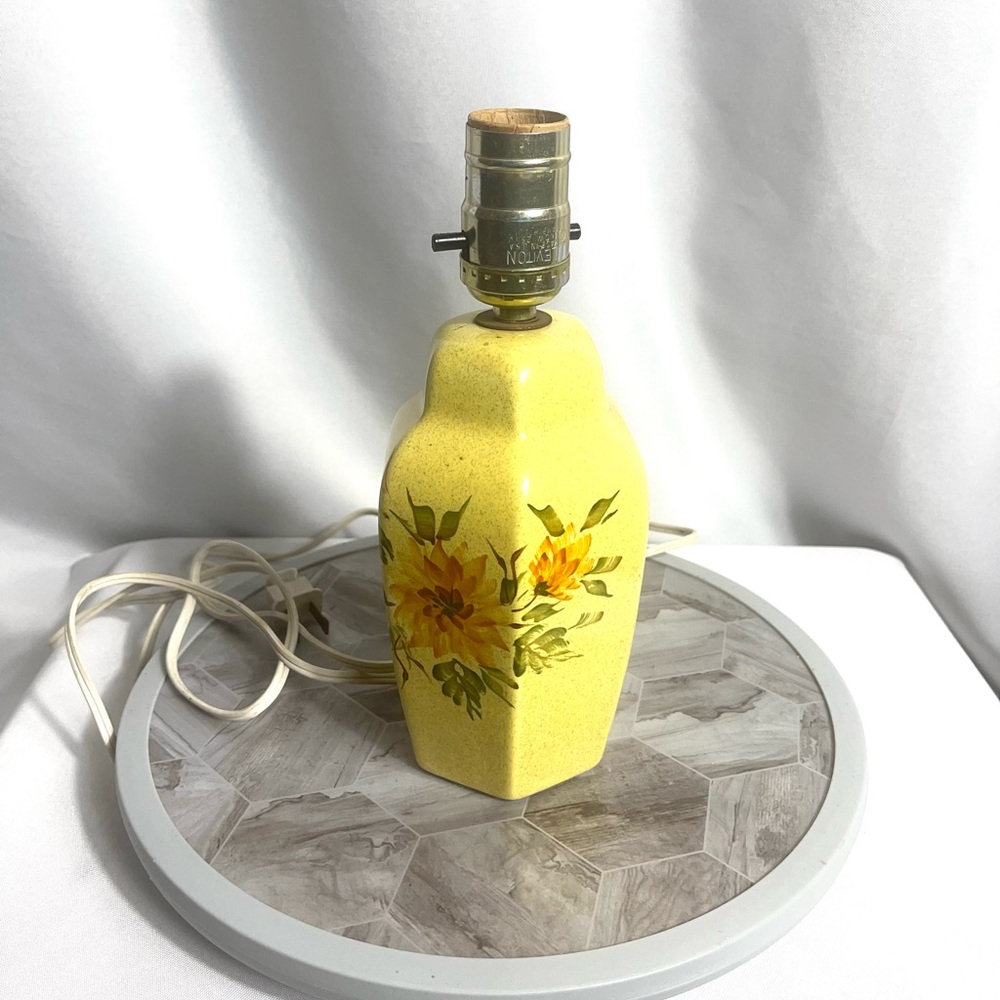 Vintage Hand Painted Yellow Floral Table Lamp 13” Gemco Leviton USA Works